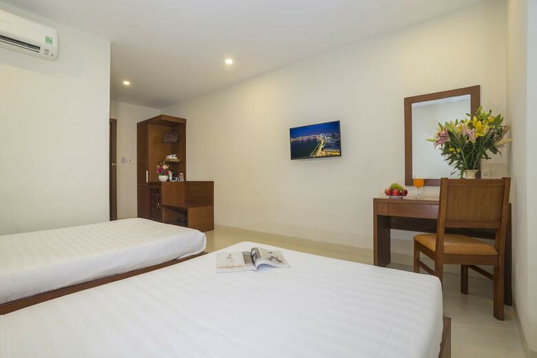 Golden Light Hotel