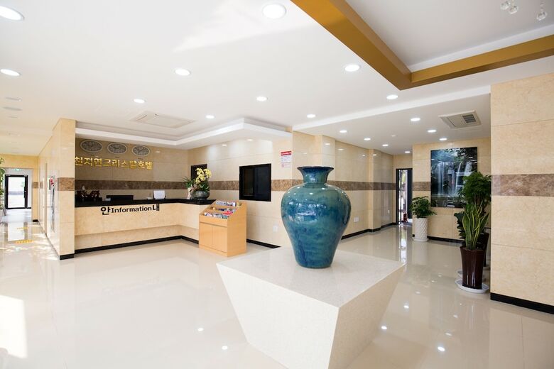 Cheonjiyeon Crystal Hotel