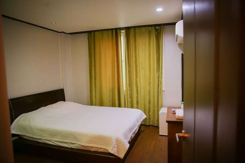 Central Hotel