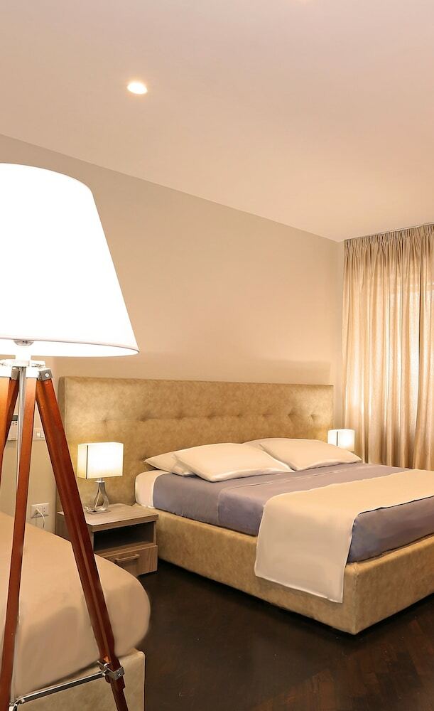 Hotel S Suites In Rome