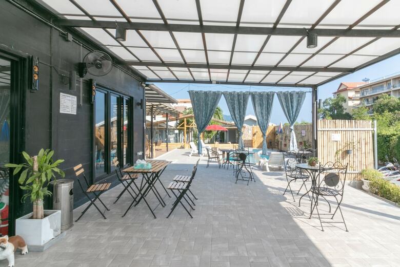 Hotel 1715 House & Caff Resort Phuket