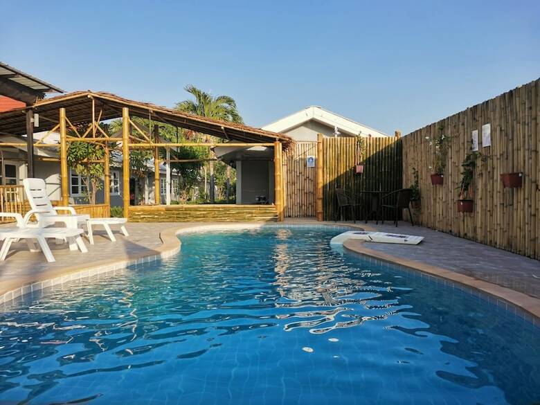 Hotel 1715 House & Caff Resort Phuket