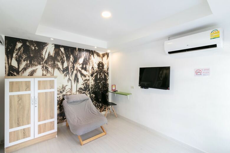 Hotel 1715 House & Caff Resort Phuket