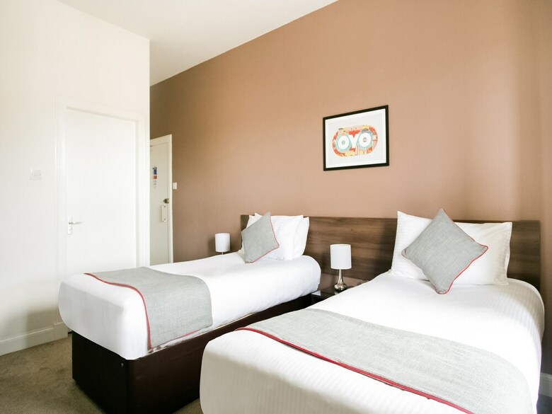 Oyo Corner Hotel