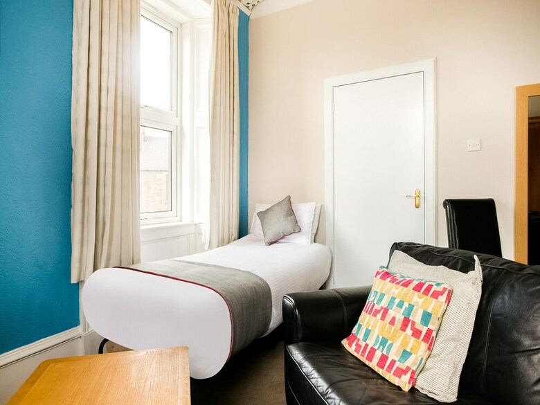 Oyo Corner Hotel