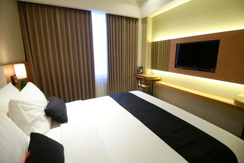 Yellow Star Ambarukmo Hotel