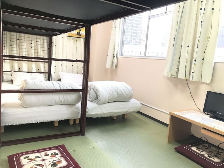 Hostal Guest House B's Five II