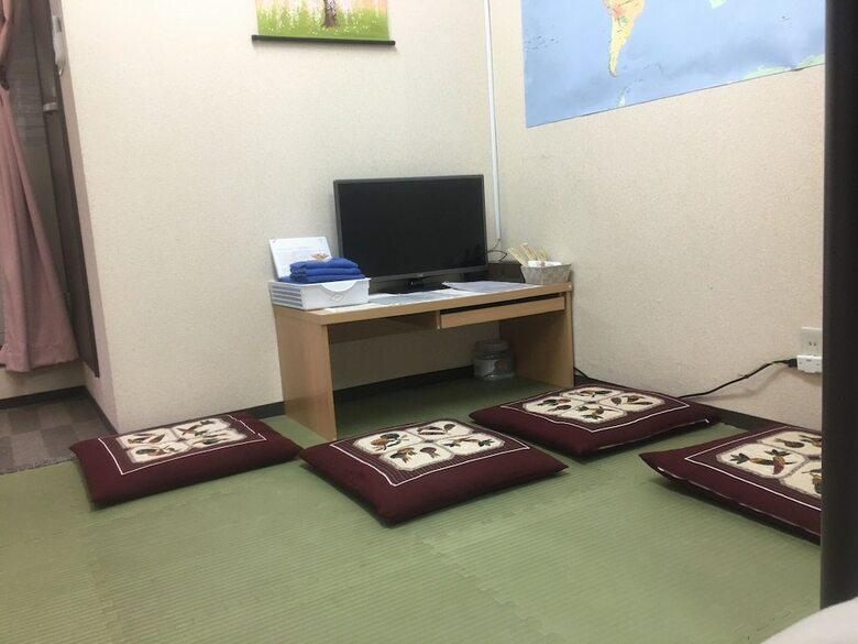 Hostal Guest House B's Five II