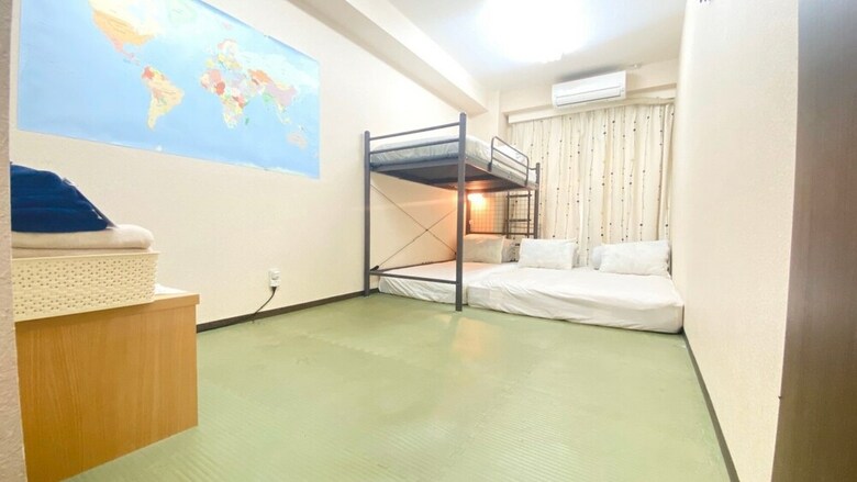 Hostal Guest House B's Five II