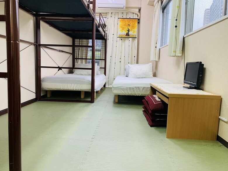 Hostal Guest House B's Five II