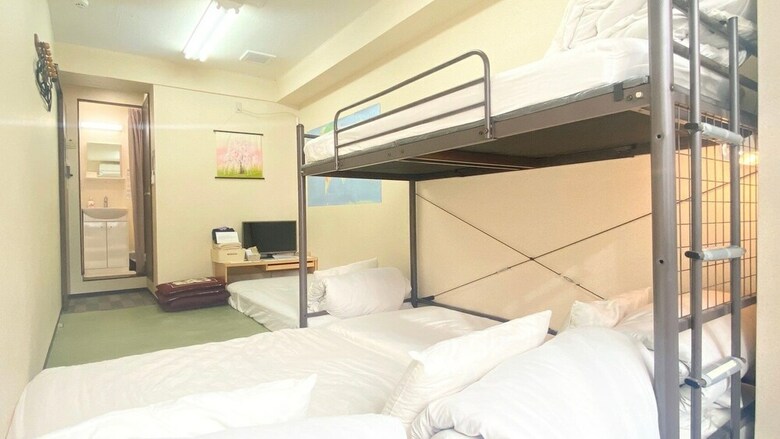 Hostal Guest House B's Five II
