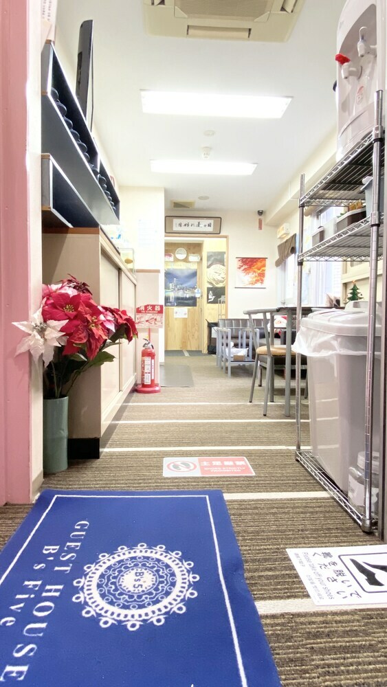 Hostal Guest House B's Five II