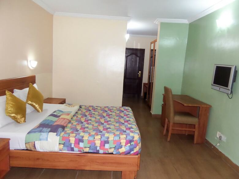 Le Real Hotel