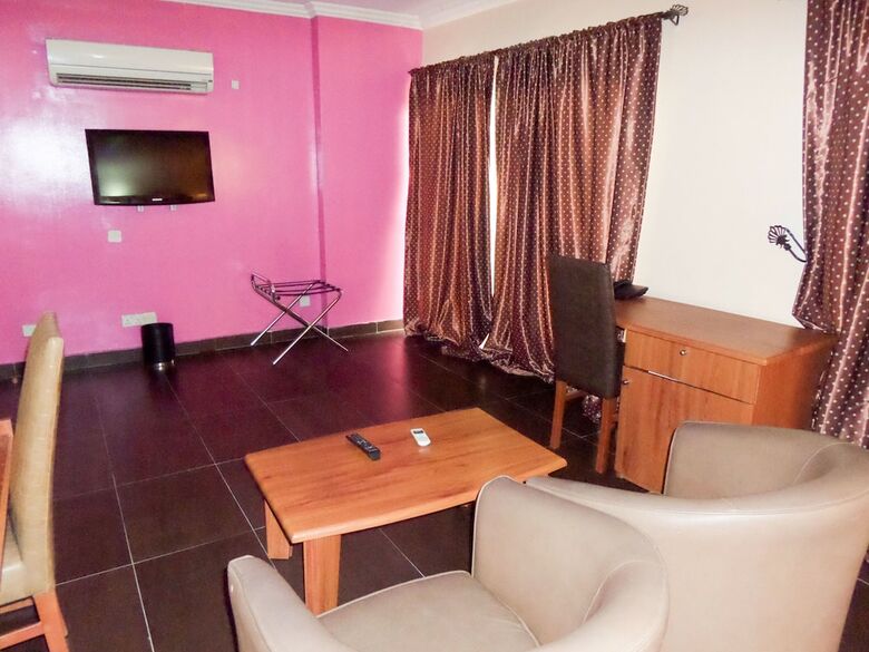 Le Real Hotel