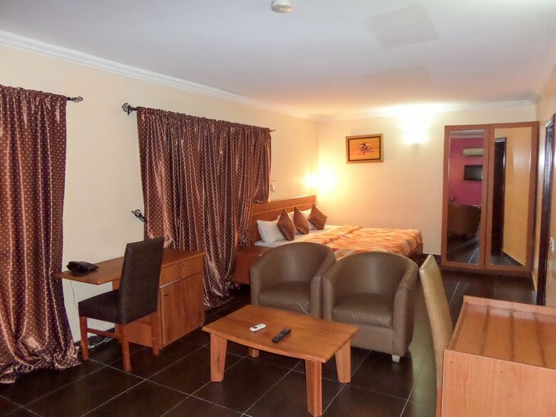 Le Real Hotel