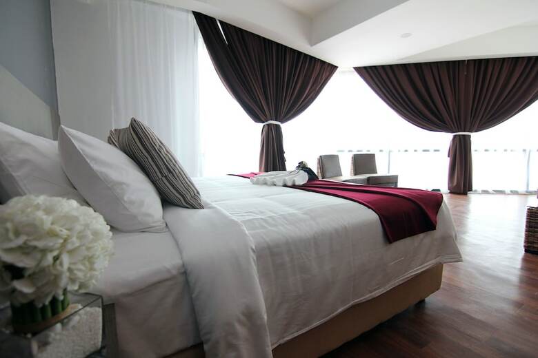 Nexus Regency Suites & Hotel