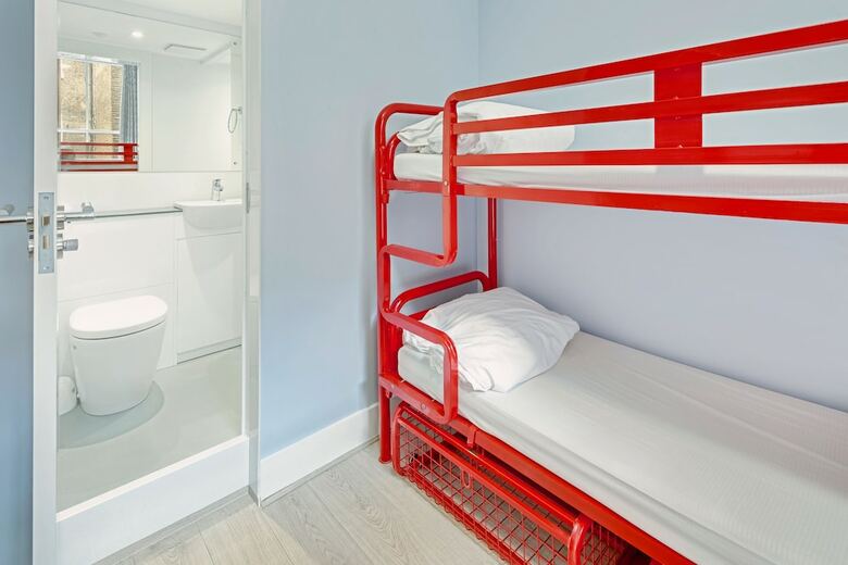 Hostal Astor Kensington Hostel