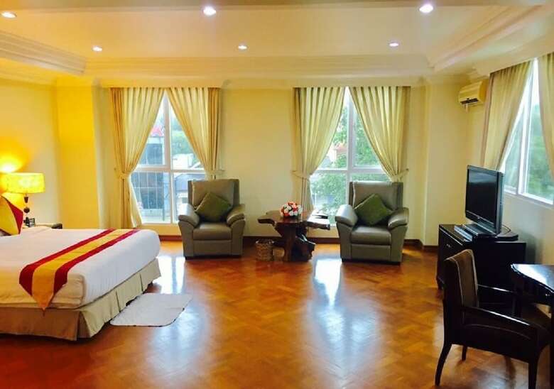 Mawlamyaing Strand Hotel