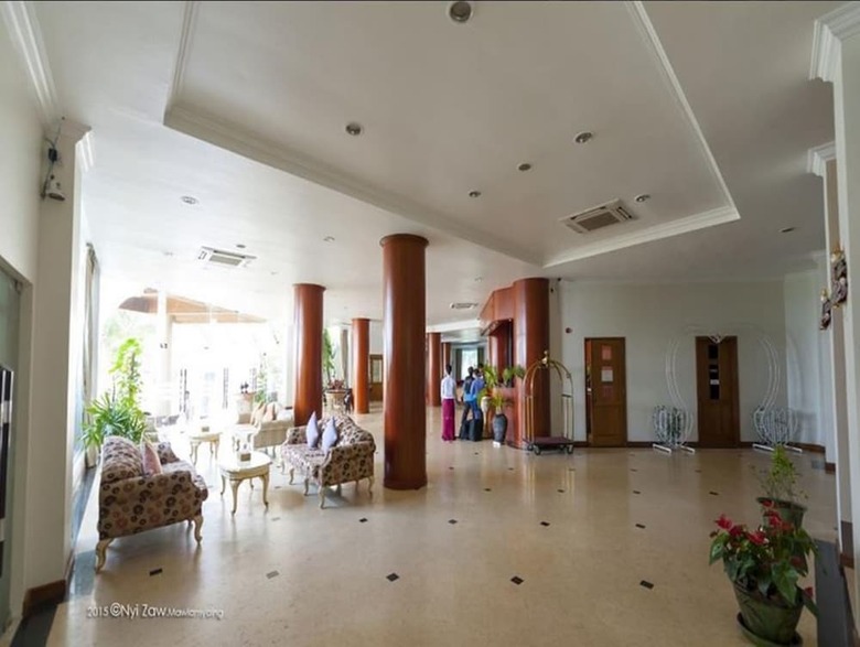 Mawlamyaing Strand Hotel