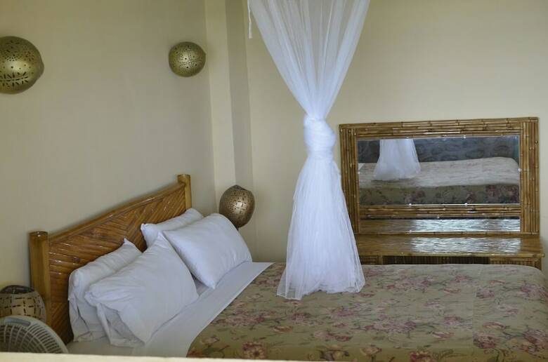 Yoset Hotel