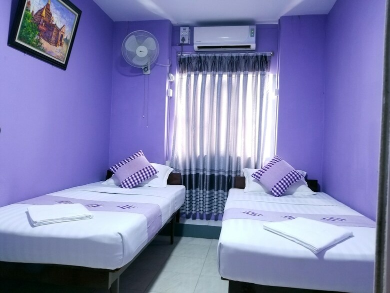 Hotel The Sat Hostel Yangon