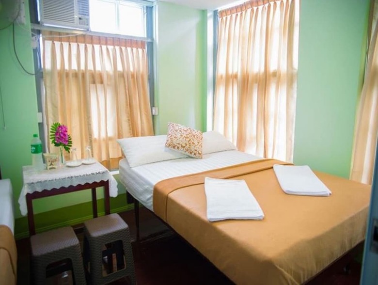Hotel The Sat Hostel Yangon