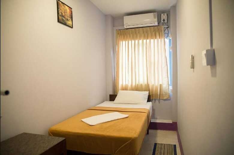 Hotel The Sat Hostel Yangon