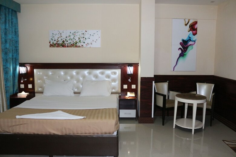 Mariana Hotel