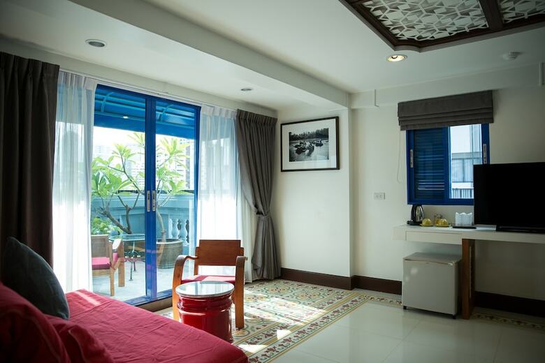 Nandha Hotel