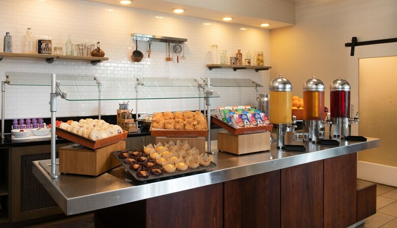 Doubletree By Hilton Hotel And Suites Charleston Airport