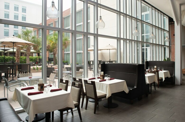 Doubletree By Hilton Hotel And Suites Charleston Airport