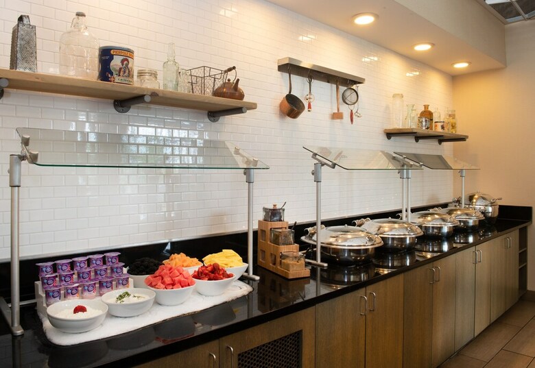Doubletree By Hilton Hotel And Suites Charleston Airport