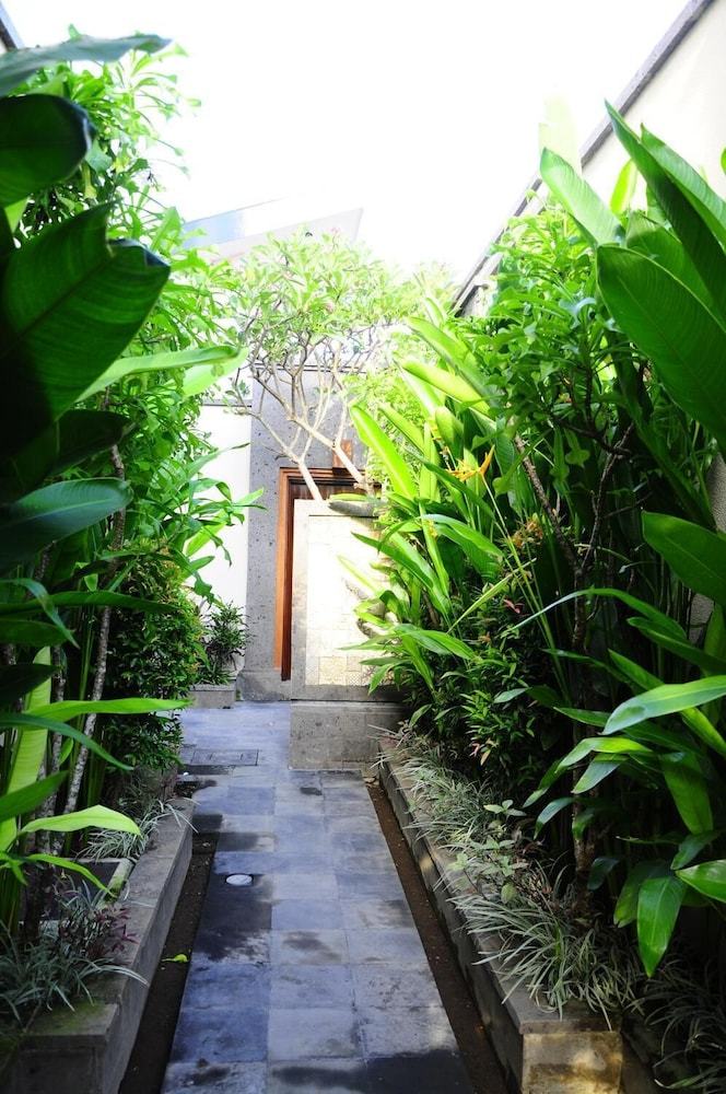 Villa Puri Mesari Suites