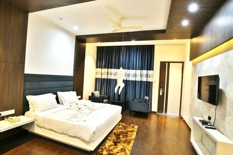 Jhansi Hotel