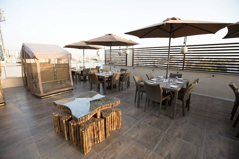 Hotel White Mushroom Jaipur V-inn