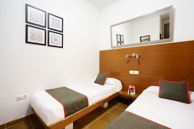 Hostal Oyo El Roc�o Azul