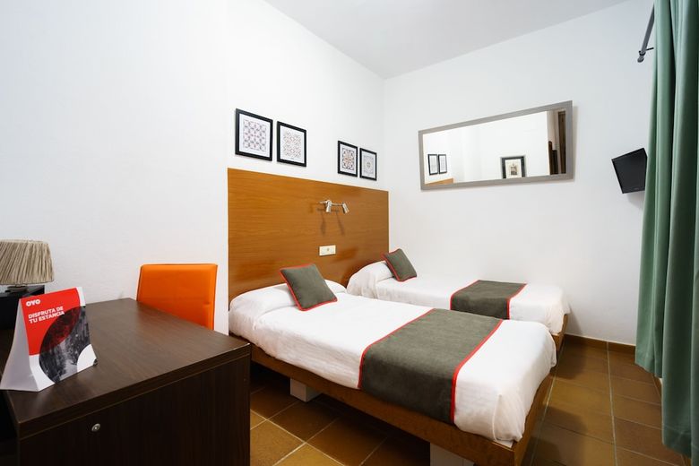 Hostal Oyo El Roc�o Azul