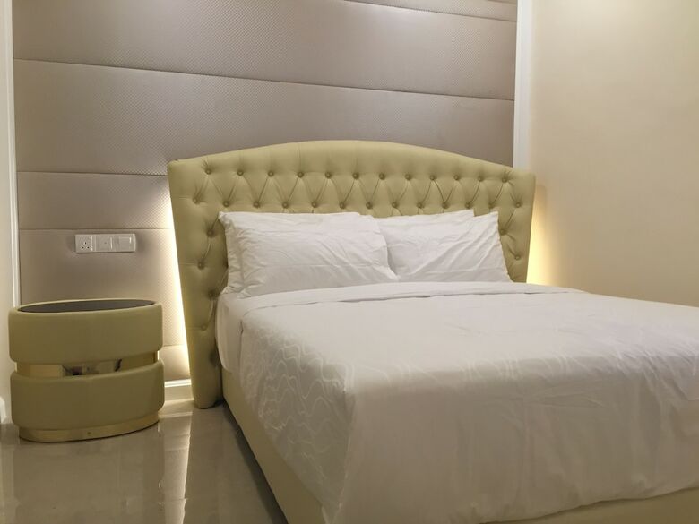 Ritzton Hotel