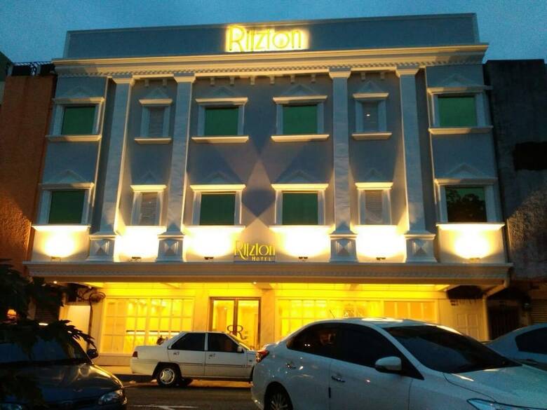 Ritzton Hotel