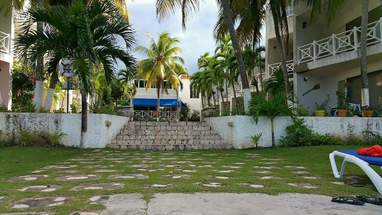 Apartamentos Ocho Rios Beach Resort At Chrisann
