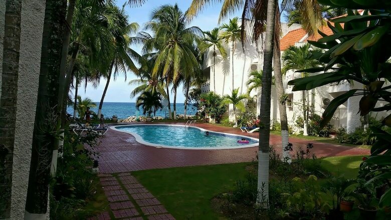 Apartamentos Ocho Rios Beach Resort At Chrisann