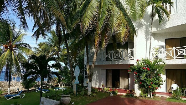 Apartamentos Ocho Rios Beach Resort At Chrisann