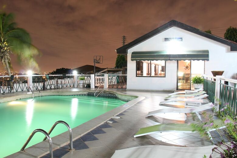 Hill View Hotel Mccarthy Hills