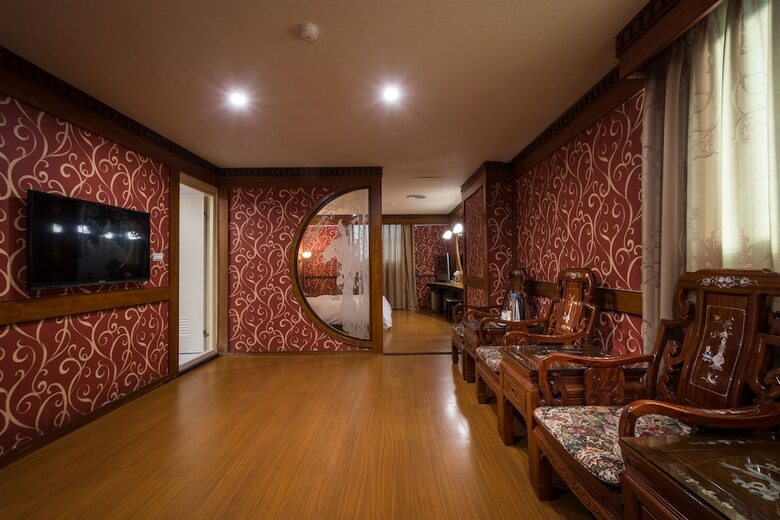 Golden Phoenix Hotel