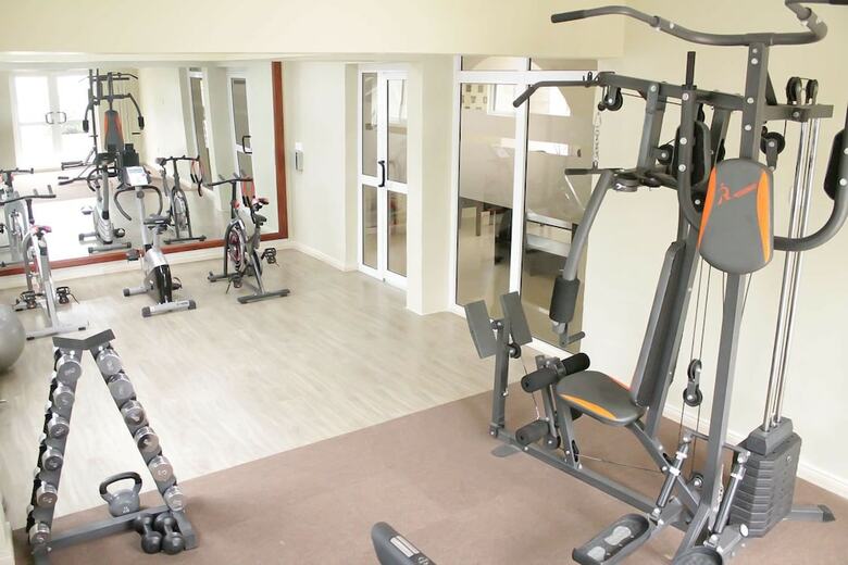 Earl Heights Suites Hotel