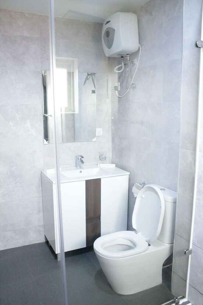 Earl Heights Suites Hotel