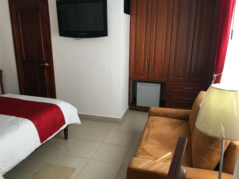 Hostal Mitad Del Mundo