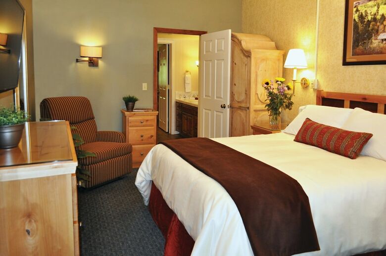 Hotel Worldmark By Wyndham Olympic Village Inn