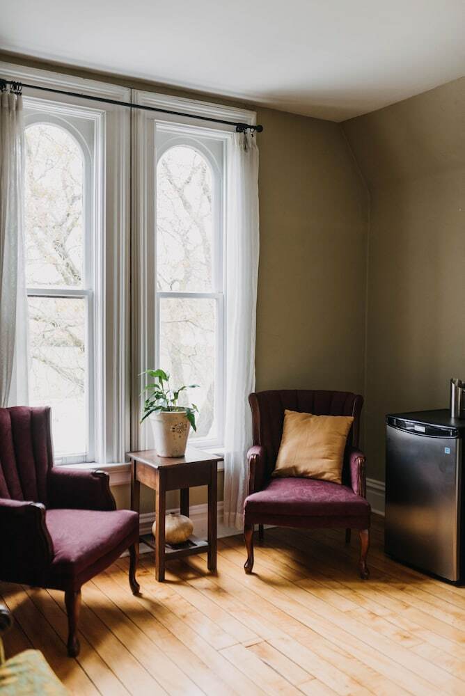 Iron Kettle Bed And Breakfast