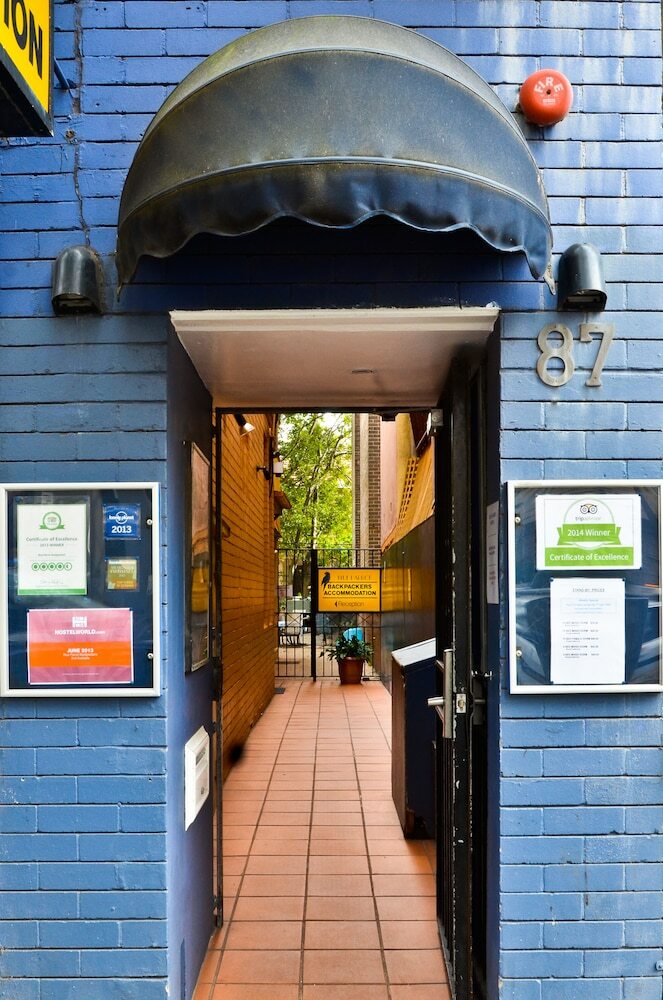 Hostal Blue Parrot Backpackers
